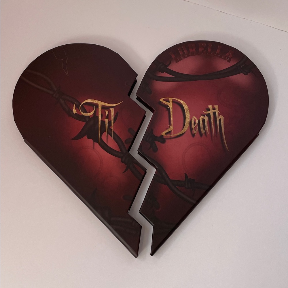 NIB Heart-Shaped 'Til Death' Makeup Palette - Picture 2 of 9